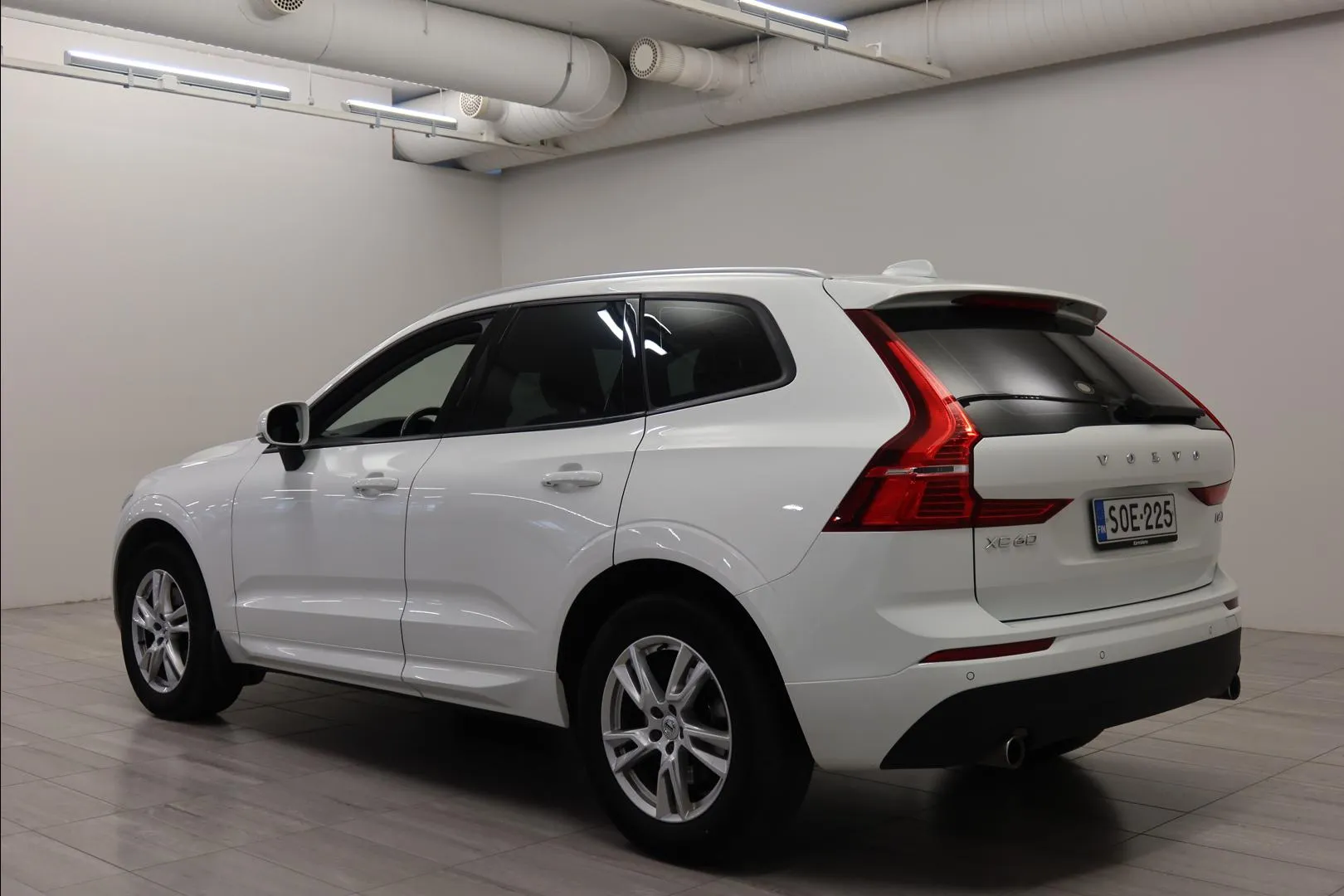 VOLVO XC60 SOE-225 carousel image