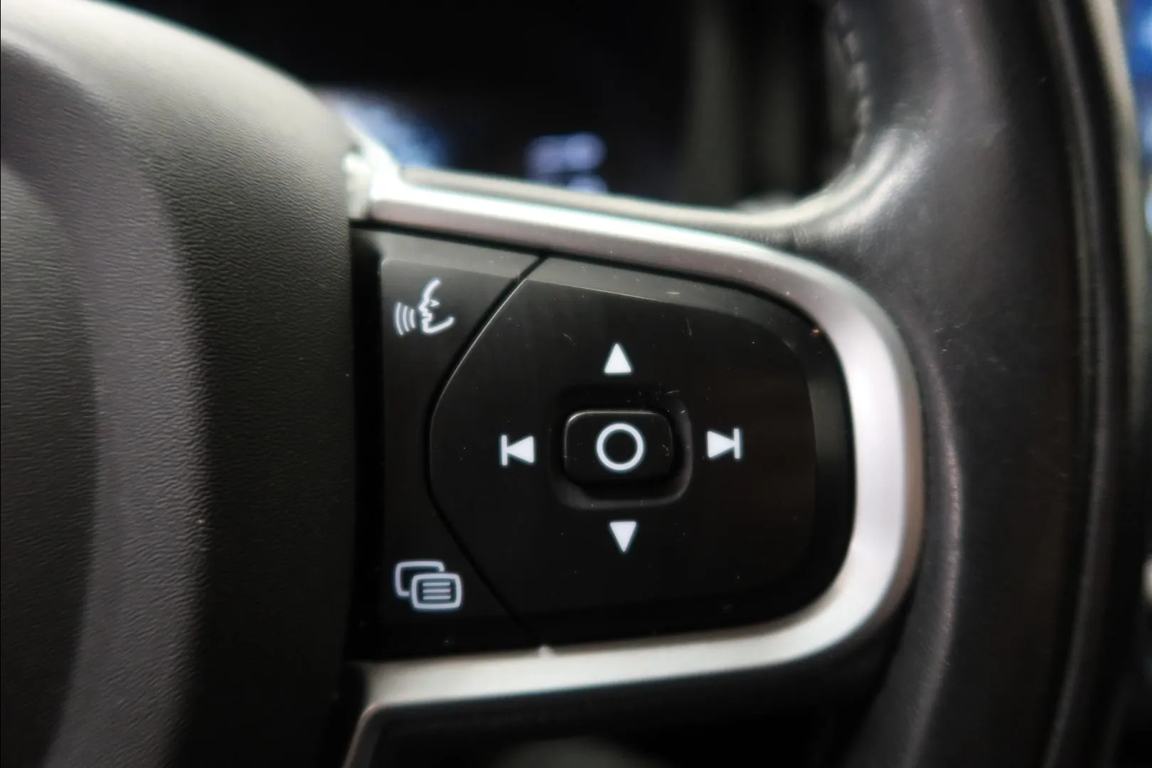 VOLVO XC60 SOE-225 carousel image
