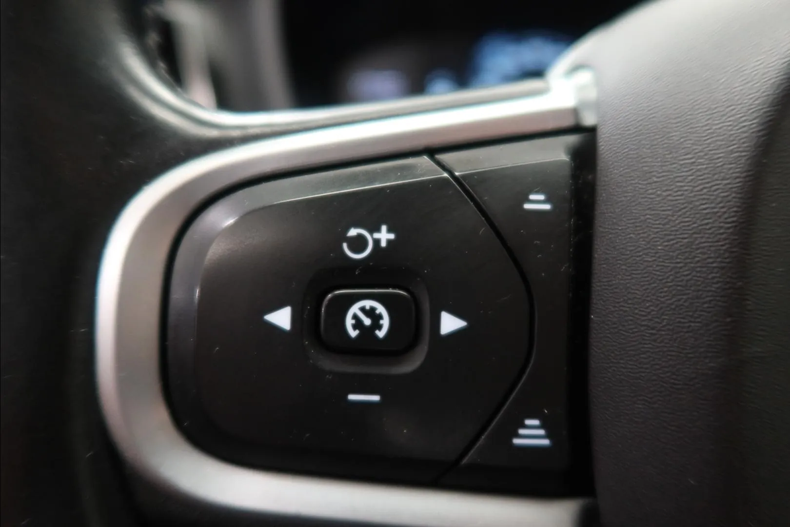 VOLVO XC60 SOE-225 carousel image