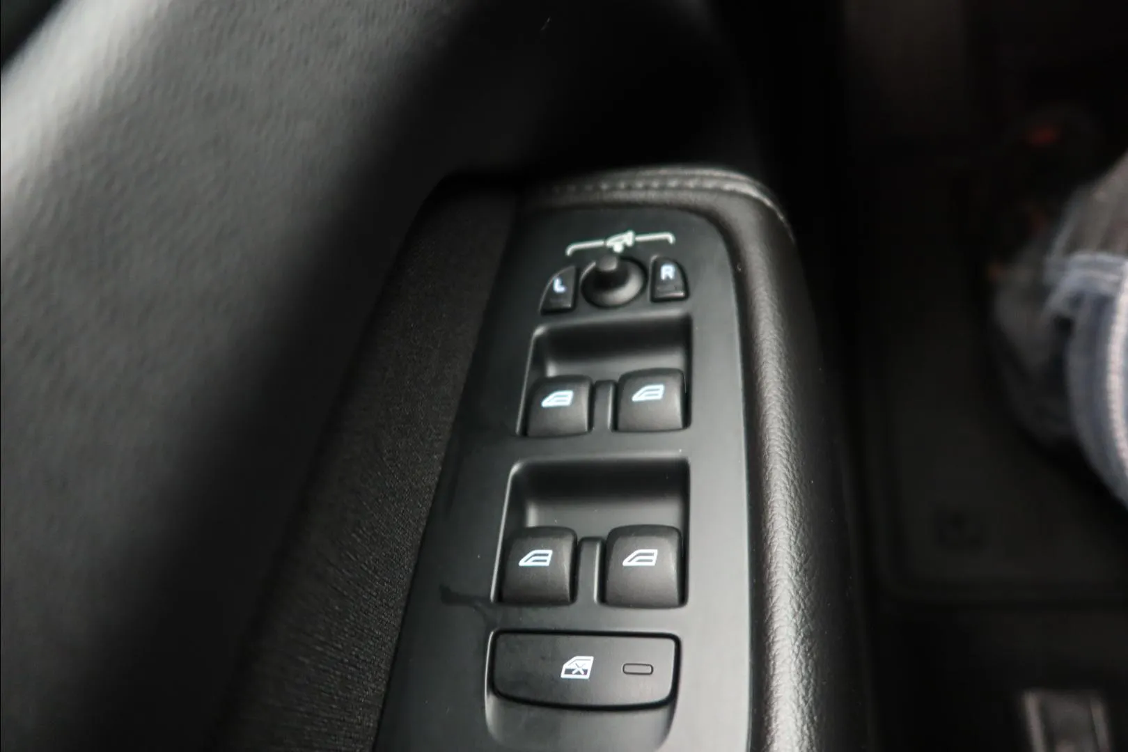 VOLVO XC60 SOE-225 carousel image