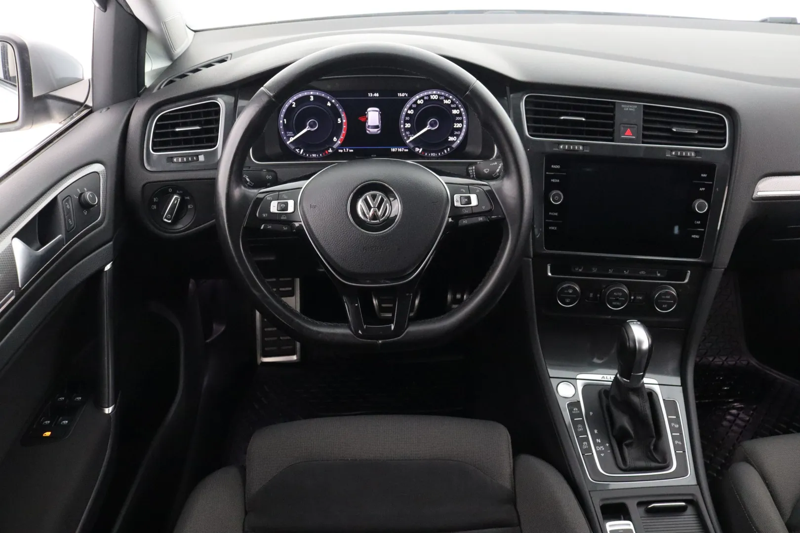 VOLKSWAGEN Golf YJL-247 carousel image