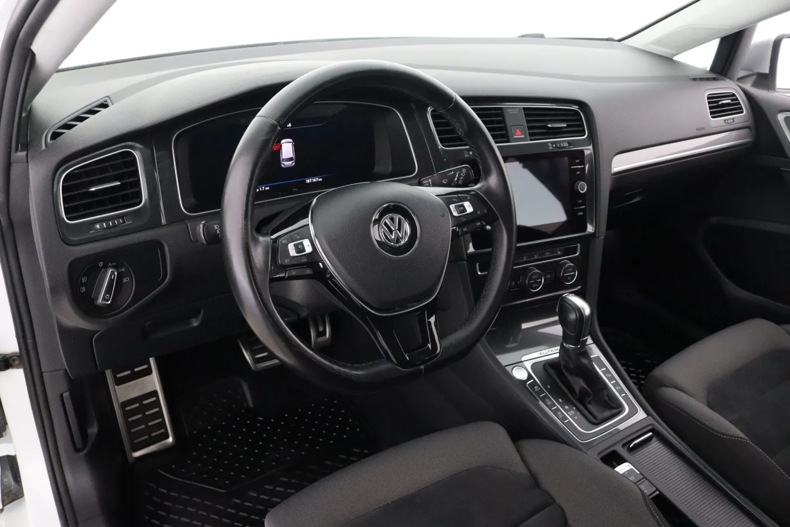 VOLKSWAGEN Golf YJL-247 carousel image