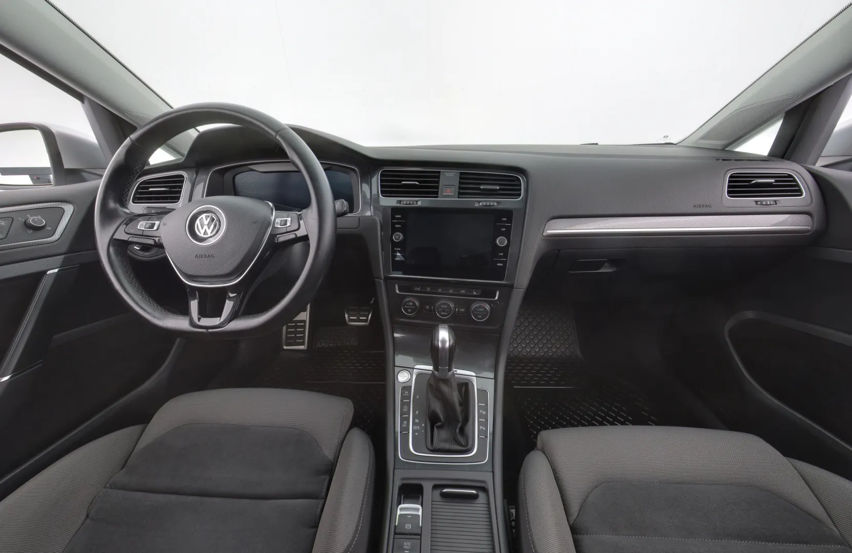 VOLKSWAGEN Golf YJL-247 carousel image