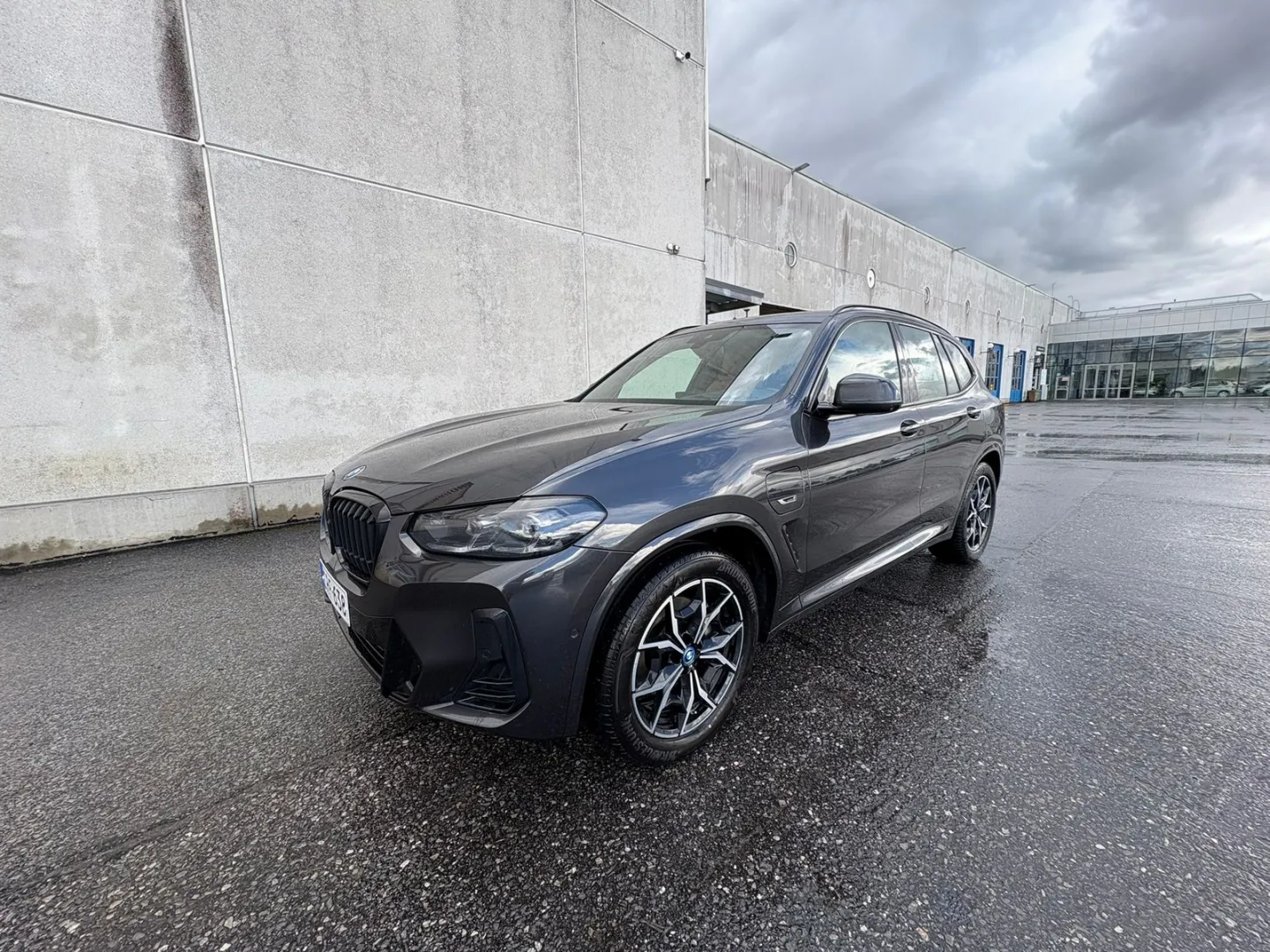 BMW X3 CRF-638 carousel image