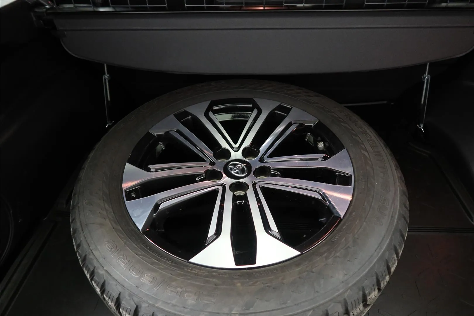 TOYOTA RAV4 Plug-in KUN-133 carousel image