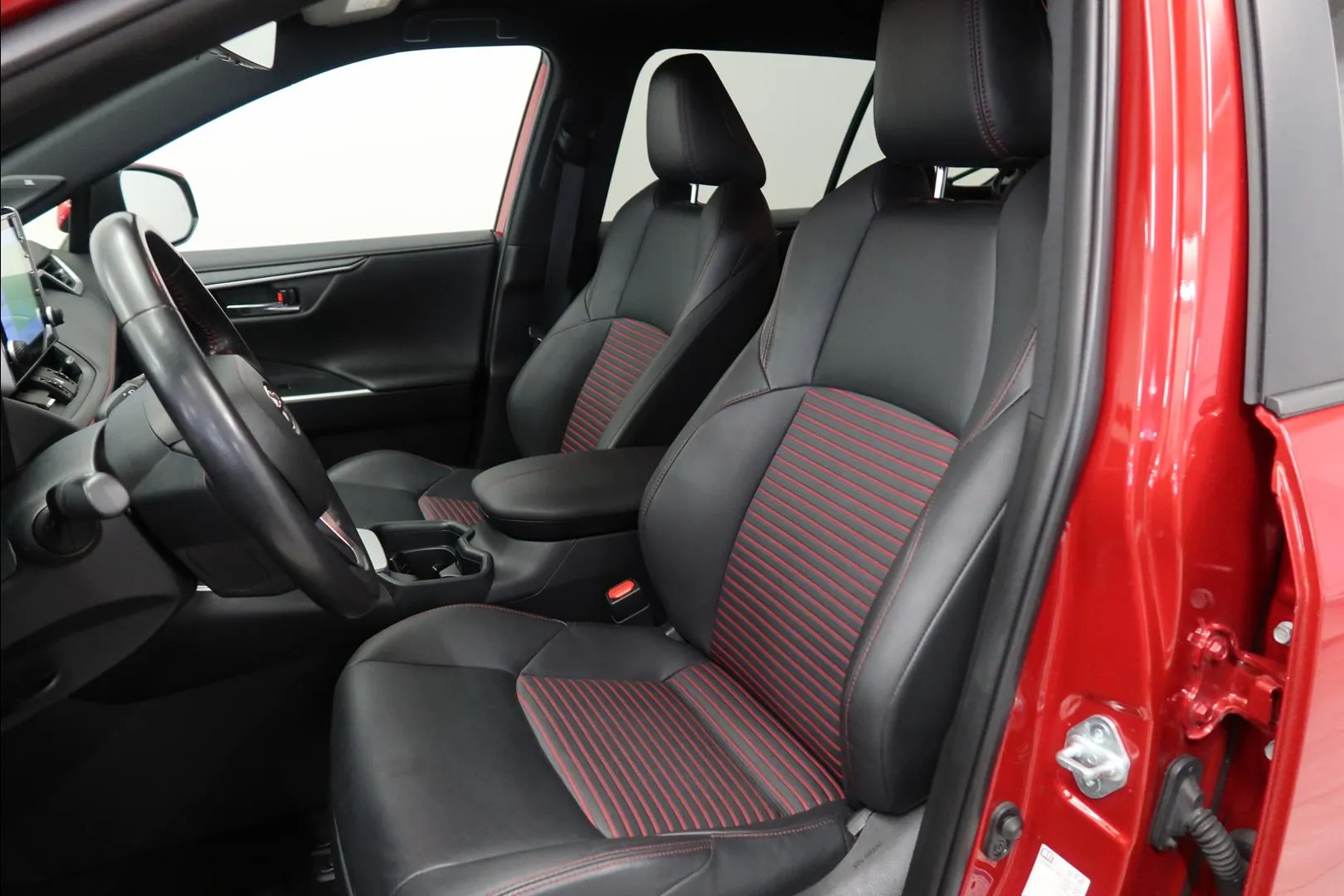 TOYOTA RAV4 Plug-in KUN-133 carousel image