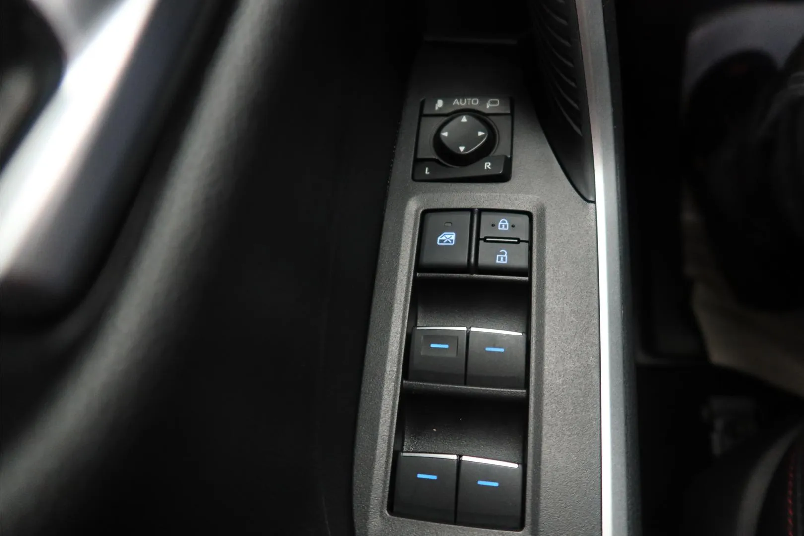 TOYOTA RAV4 Plug-in KUN-133 carousel image