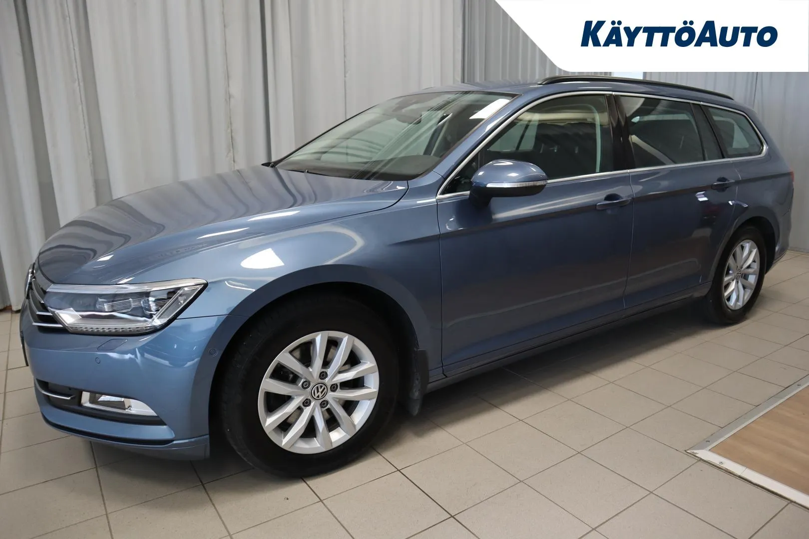 VOLKSWAGEN Passat FMU-543 carousel image