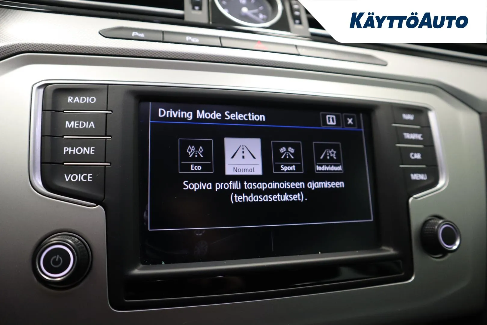 VOLKSWAGEN Passat FMU-543 carousel image