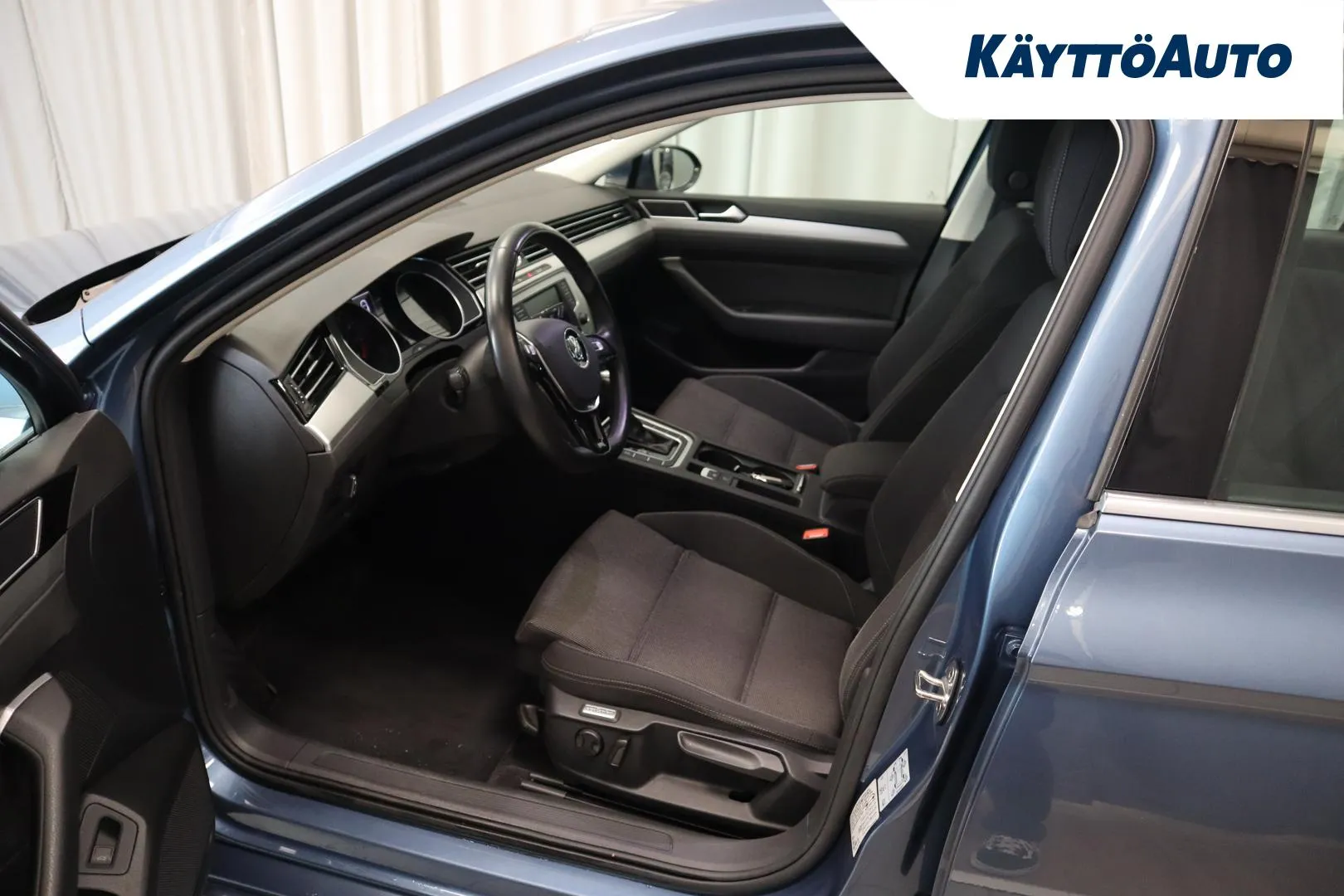 VOLKSWAGEN Passat FMU-543 carousel image