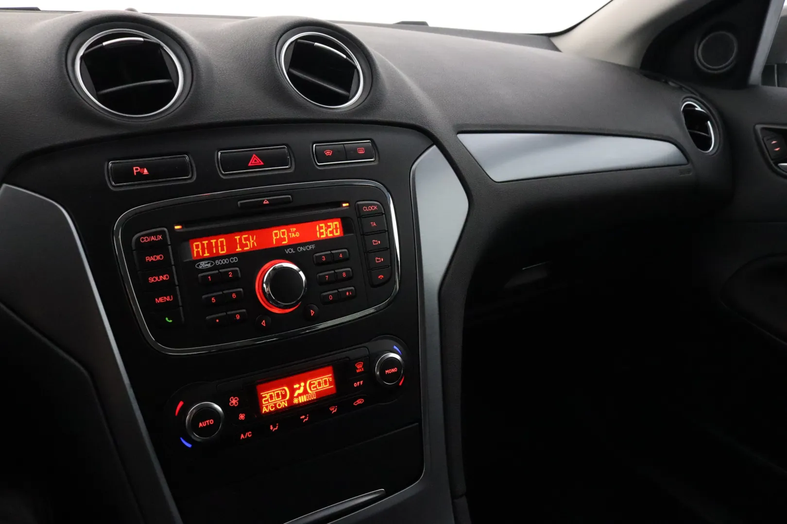 FORD Mondeo CHV-596 carousel image