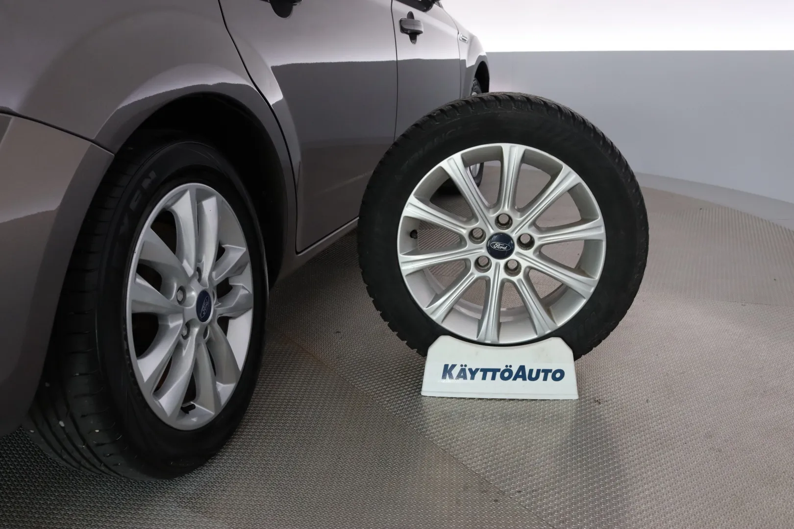 FORD Mondeo CHV-596 carousel image