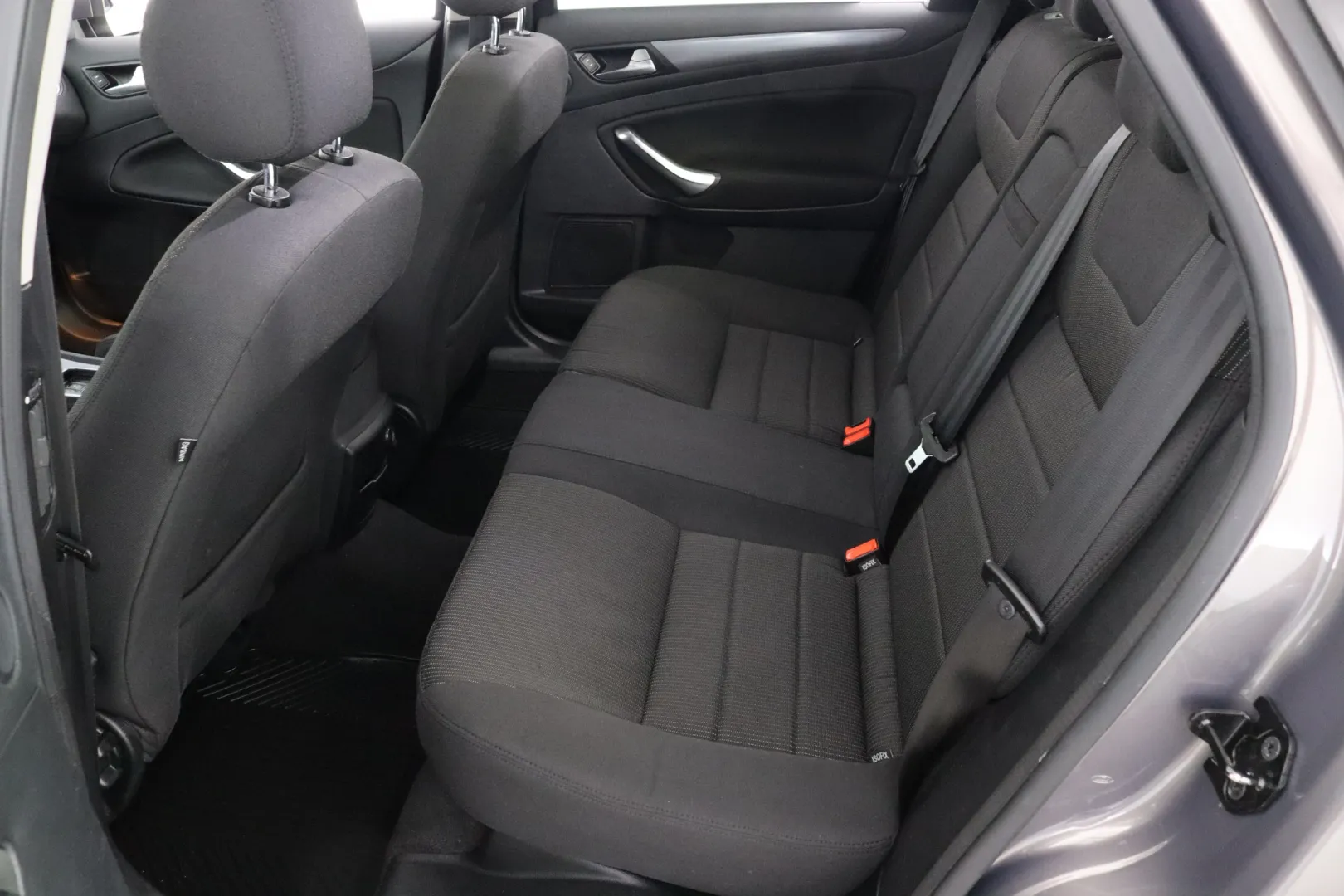 FORD Mondeo CHV-596 carousel image