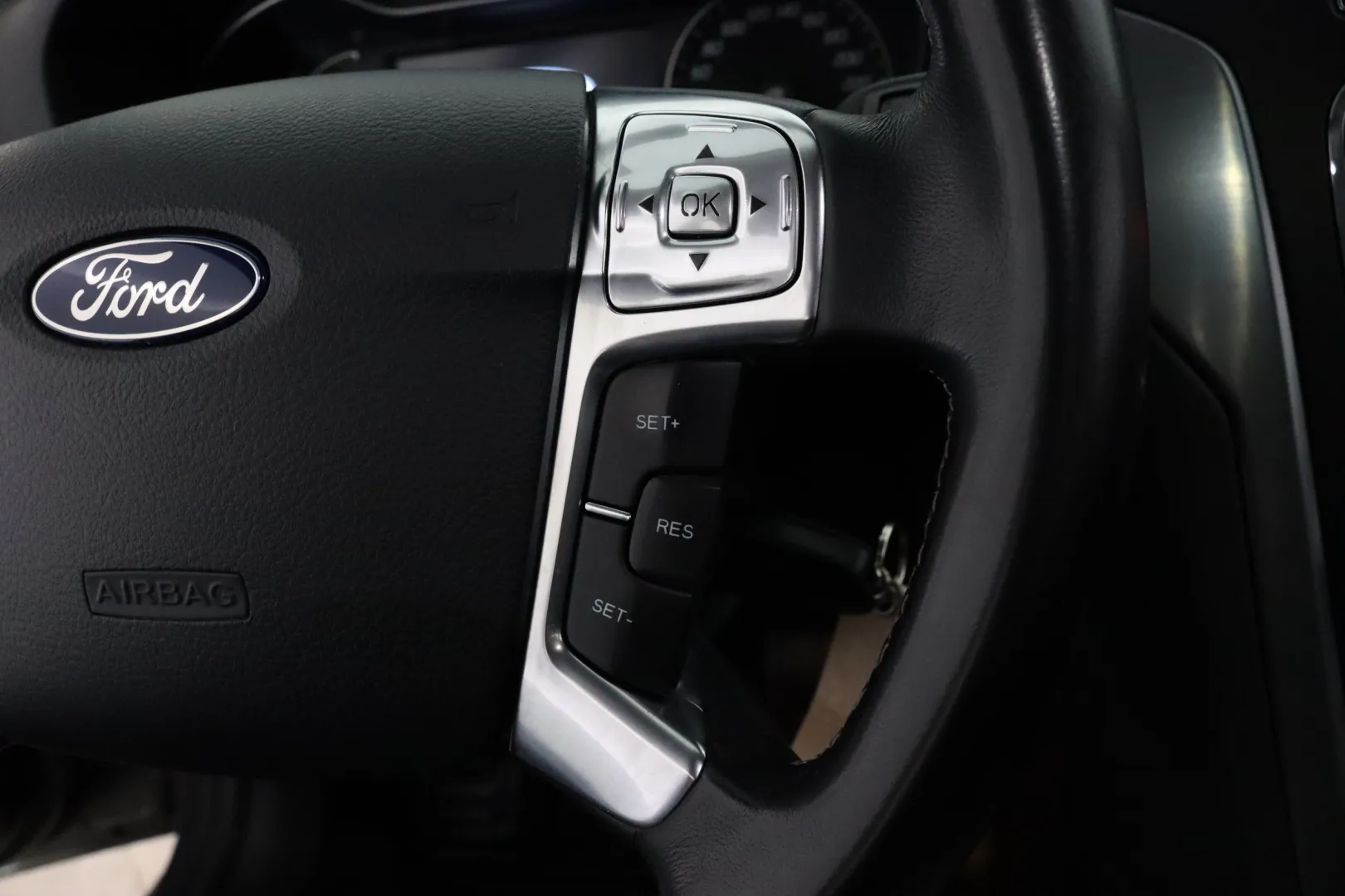 FORD Mondeo CHV-596 carousel image