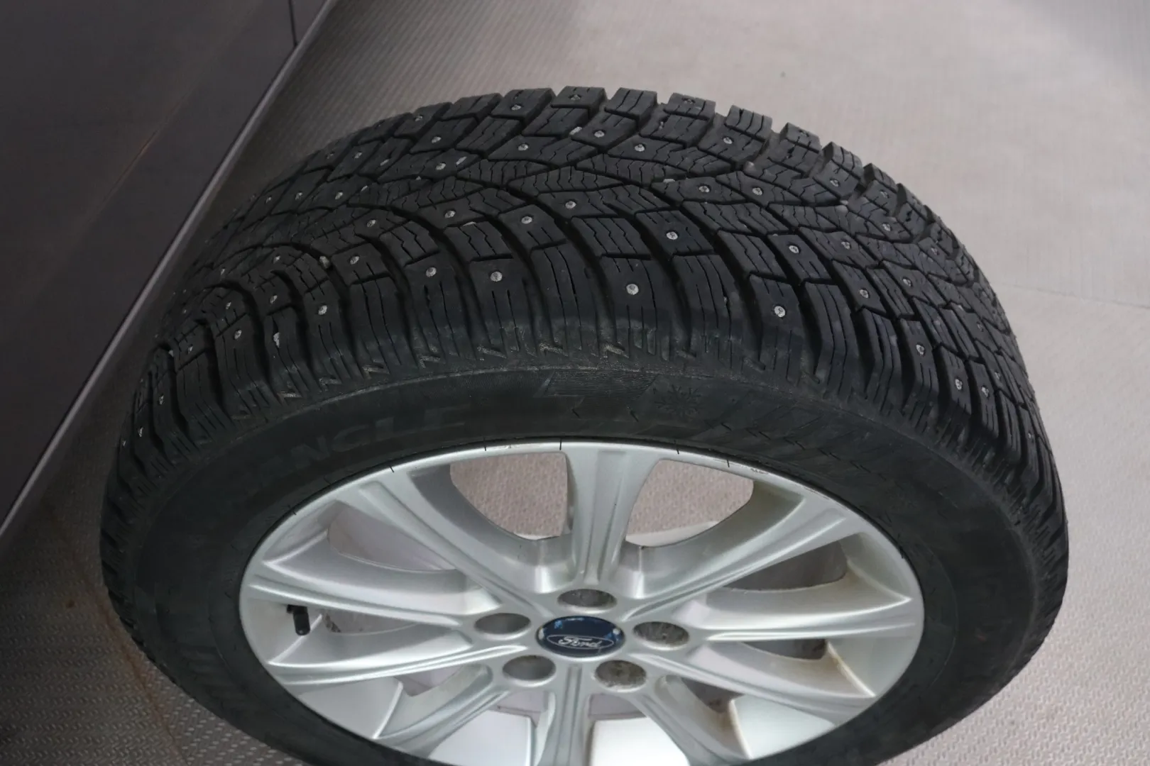 FORD Mondeo CHV-596 carousel image