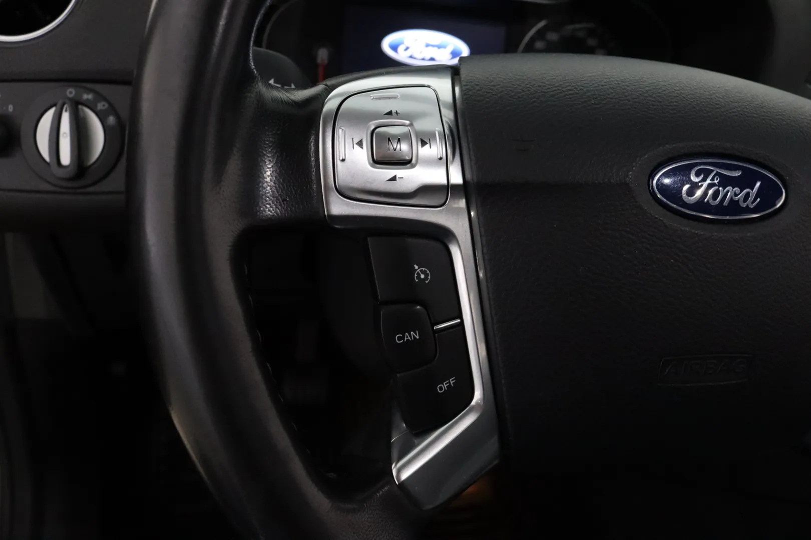 FORD Mondeo CHV-596 carousel image
