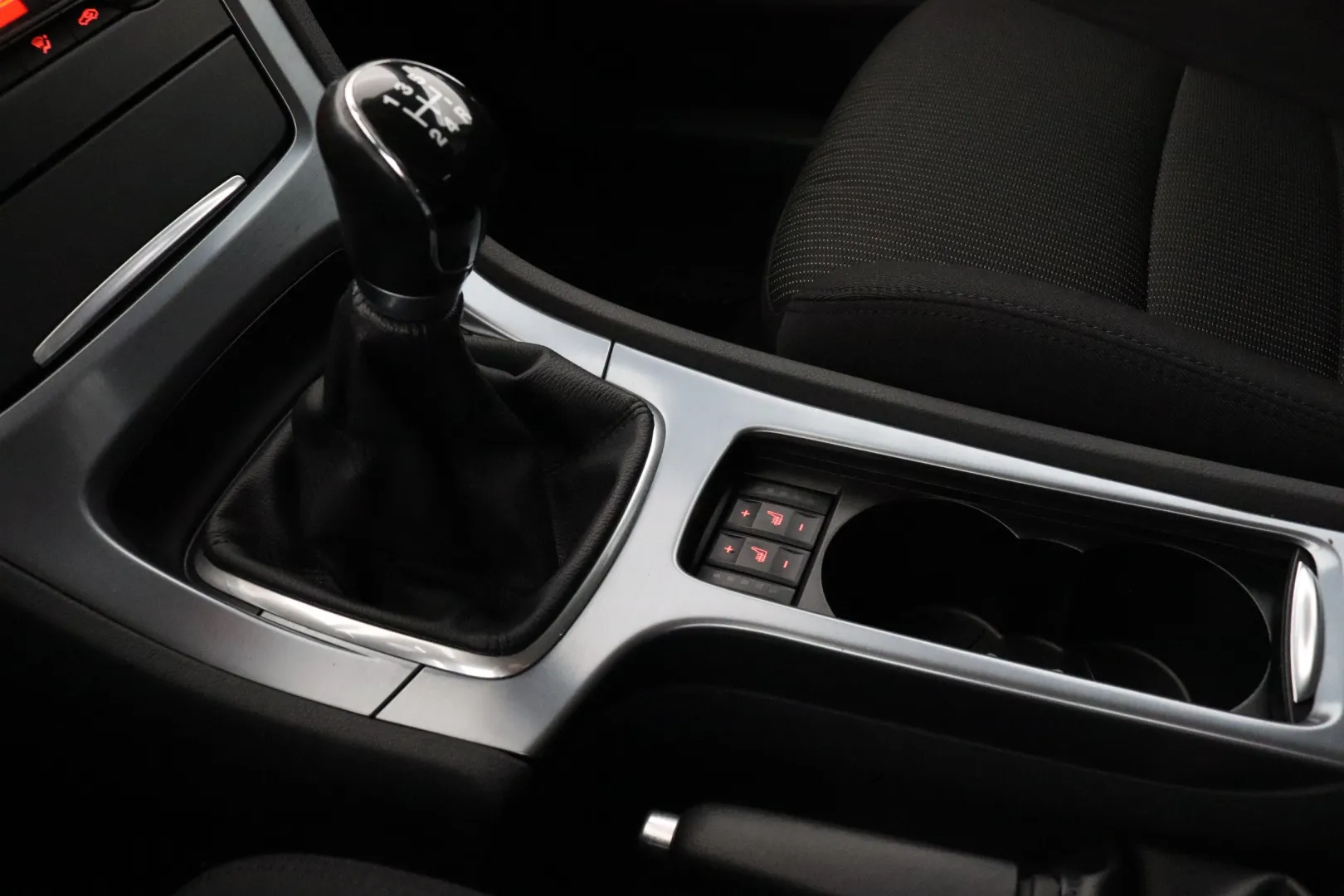 FORD Mondeo CHV-596 carousel image