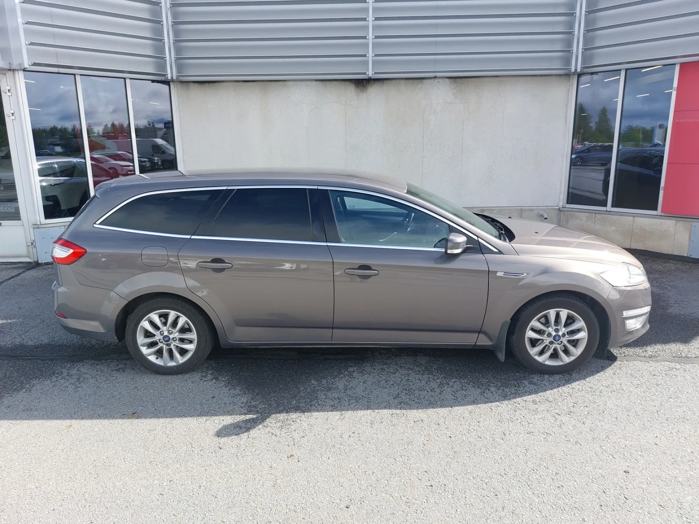 FORD Mondeo CHV-596 carousel image