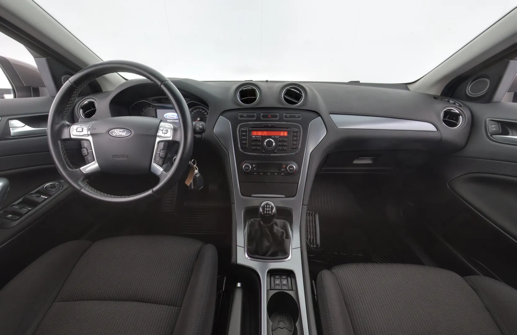 FORD Mondeo CHV-596 carousel image