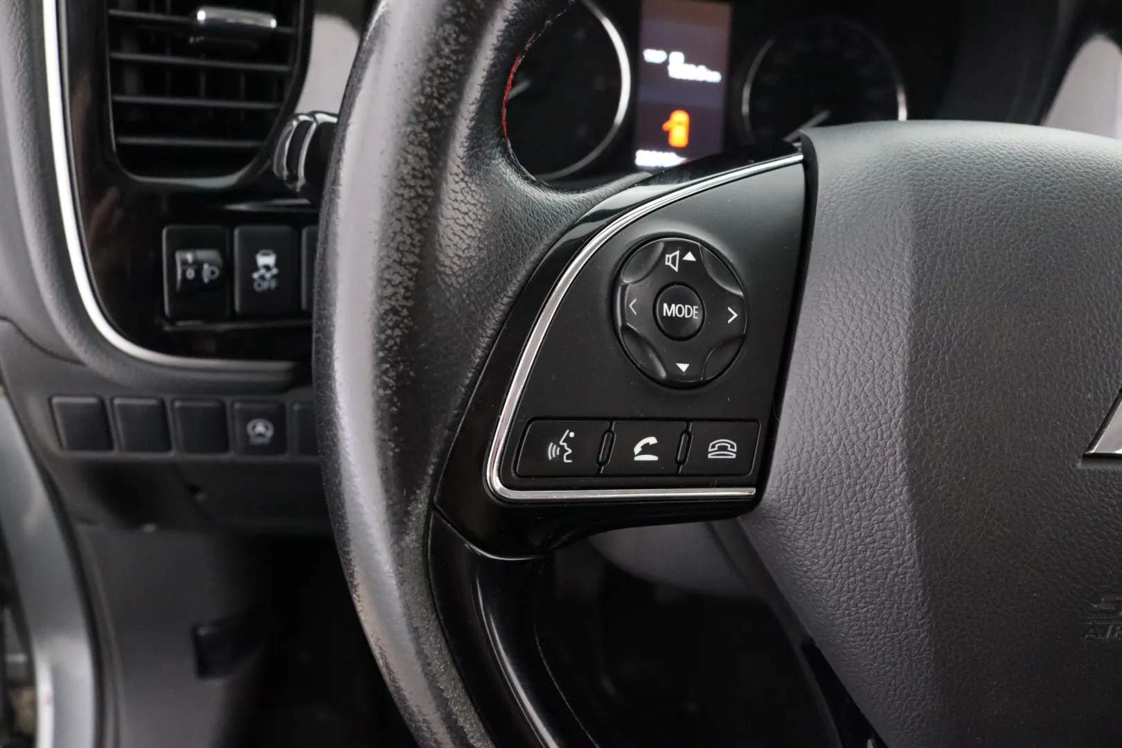 MITSUBISHI Outlander MMM-923 carousel image