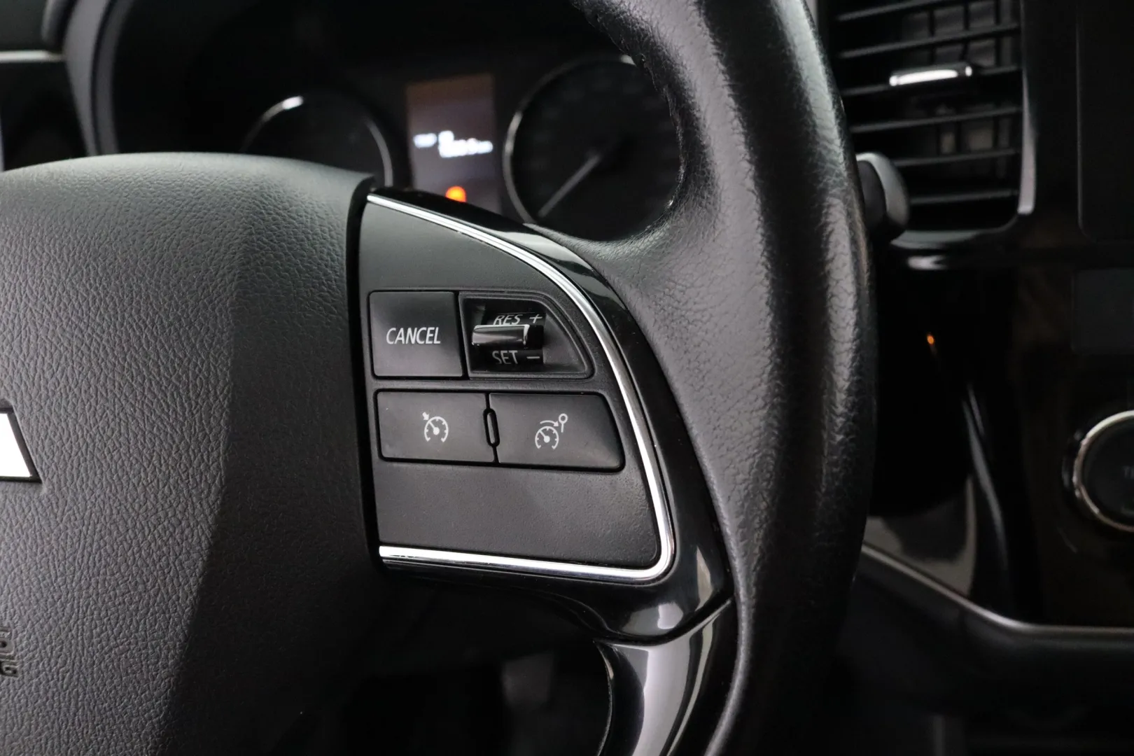 MITSUBISHI Outlander MMM-923 carousel image