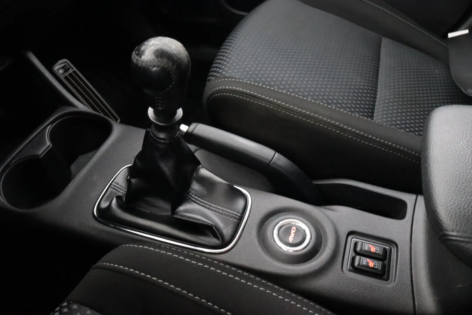 MITSUBISHI Outlander MMM-923 carousel image