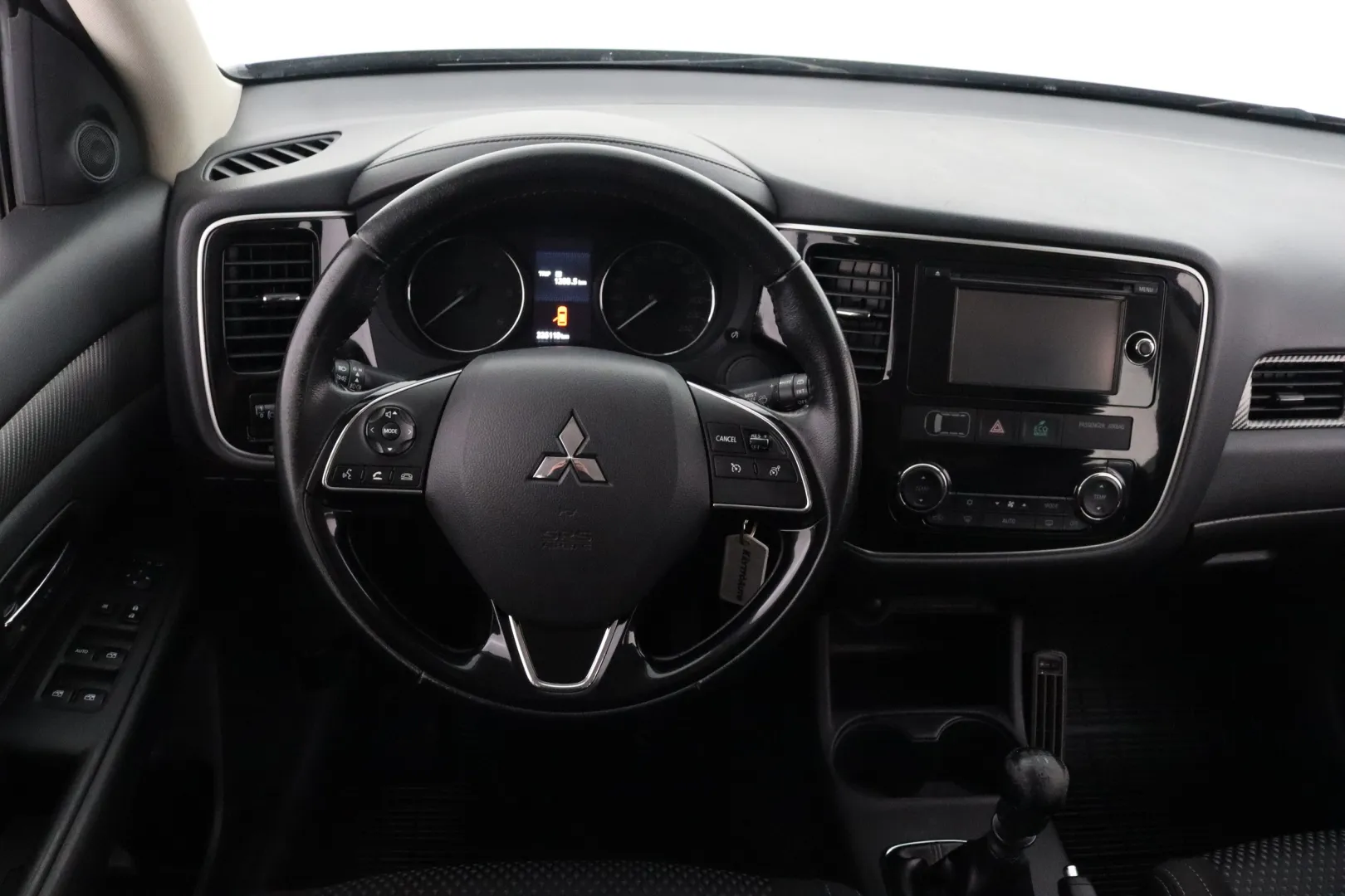MITSUBISHI Outlander MMM-923 carousel image