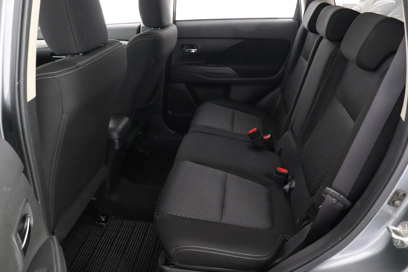 MITSUBISHI Outlander MMM-923 carousel image