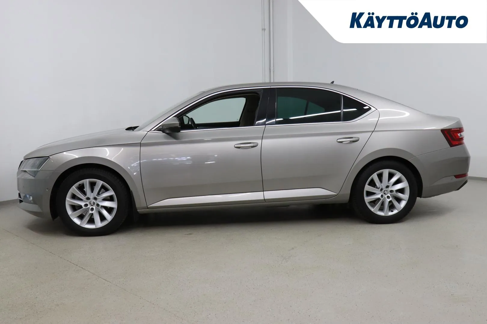 SKODA Superb KNS-787 carousel image