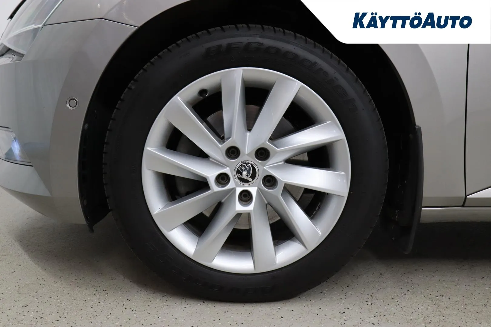 SKODA Superb KNS-787 carousel image