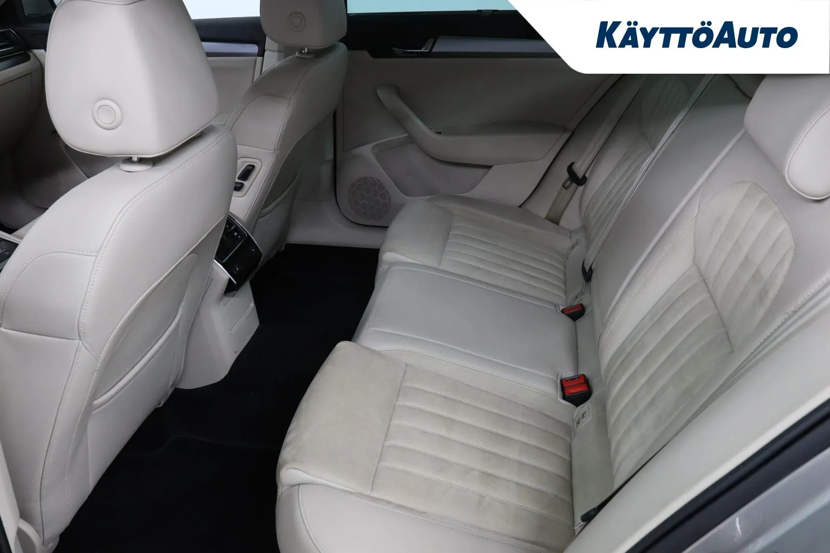SKODA Superb KNS-787 carousel image
