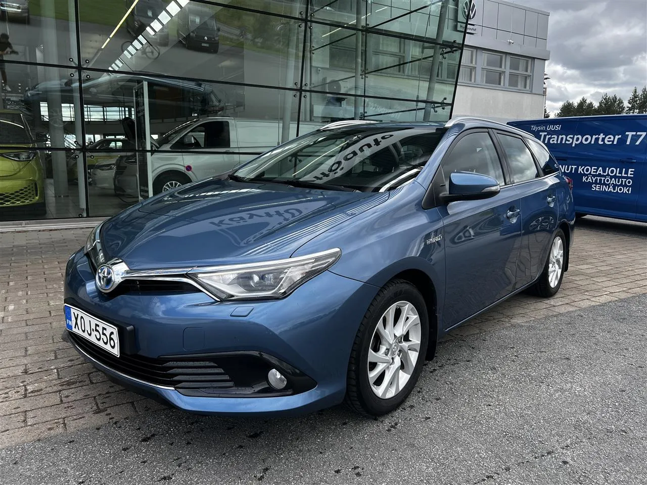 TOYOTA Auris XOJ-556 carousel image