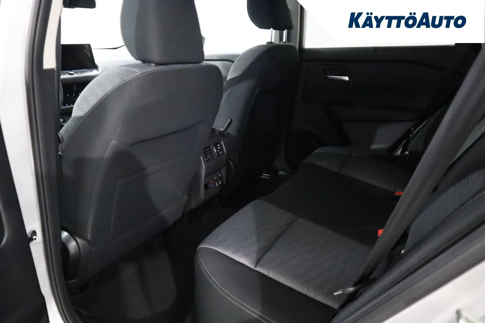 Nissan X-Trail XTJ-566 carousel image