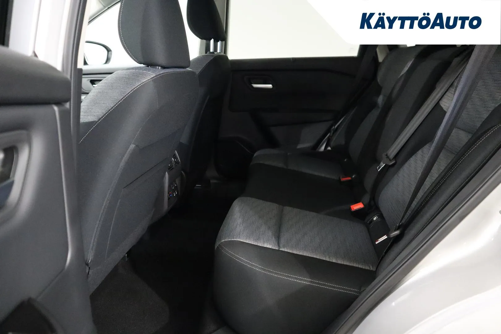 Nissan X-Trail XTJ-566 carousel image