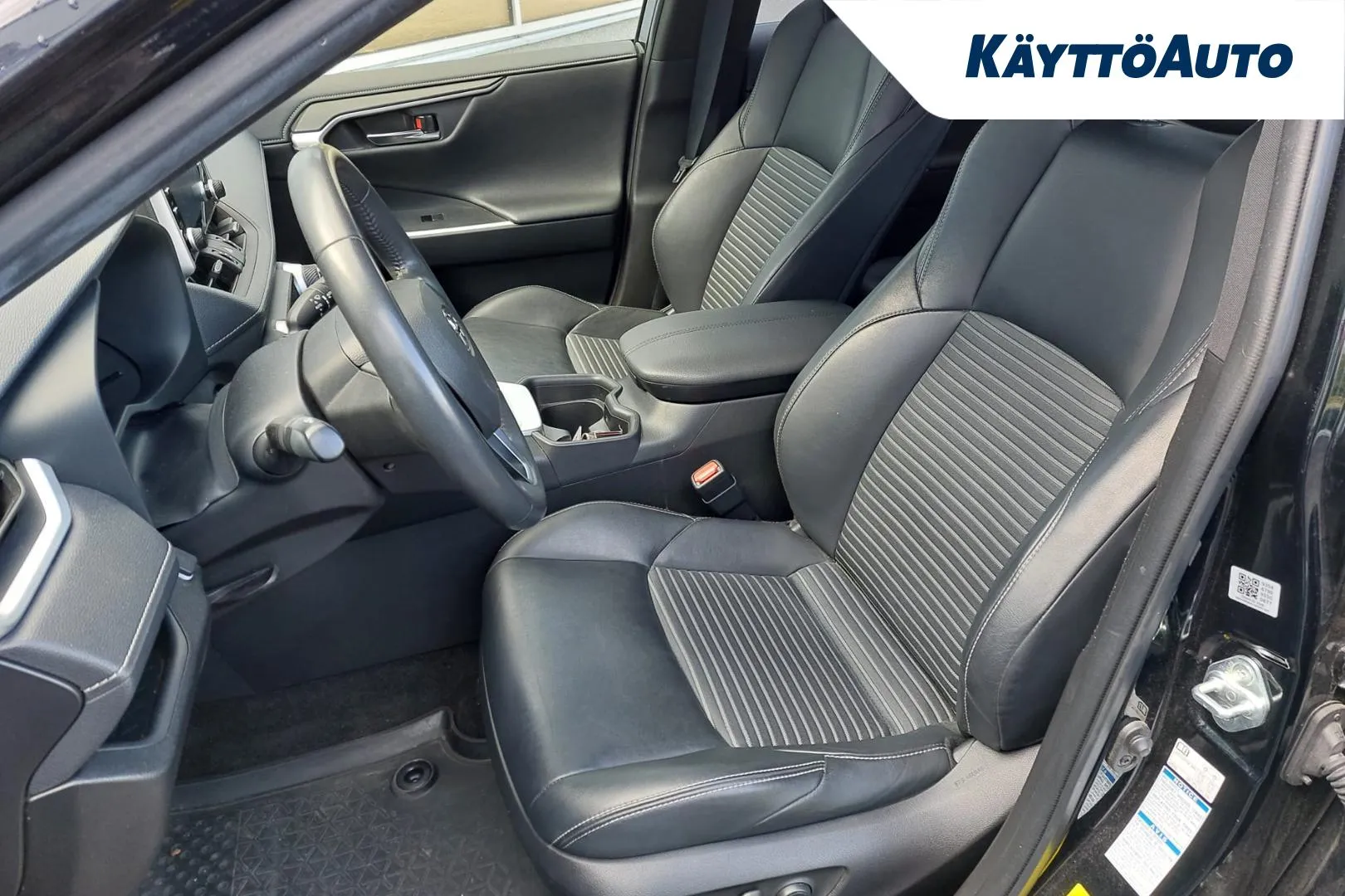TOYOTA RAV4 FPY-135 carousel image