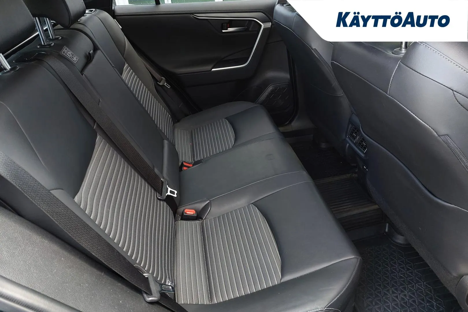 TOYOTA RAV4 FPY-135 carousel image