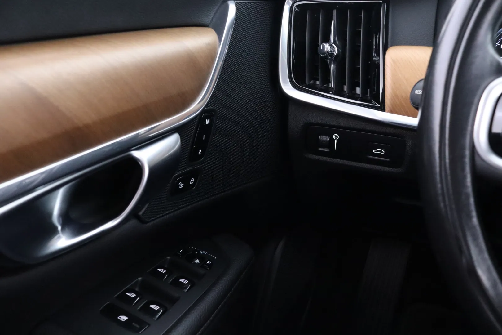 VOLVO V90 KOE-230 carousel image