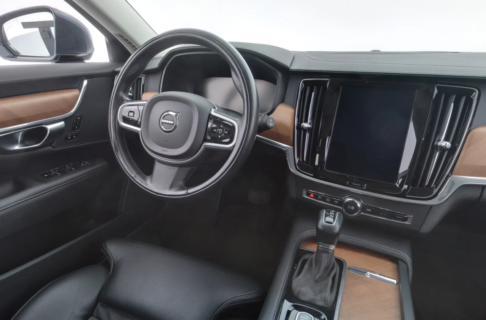 VOLVO V90 KOE-230 carousel image