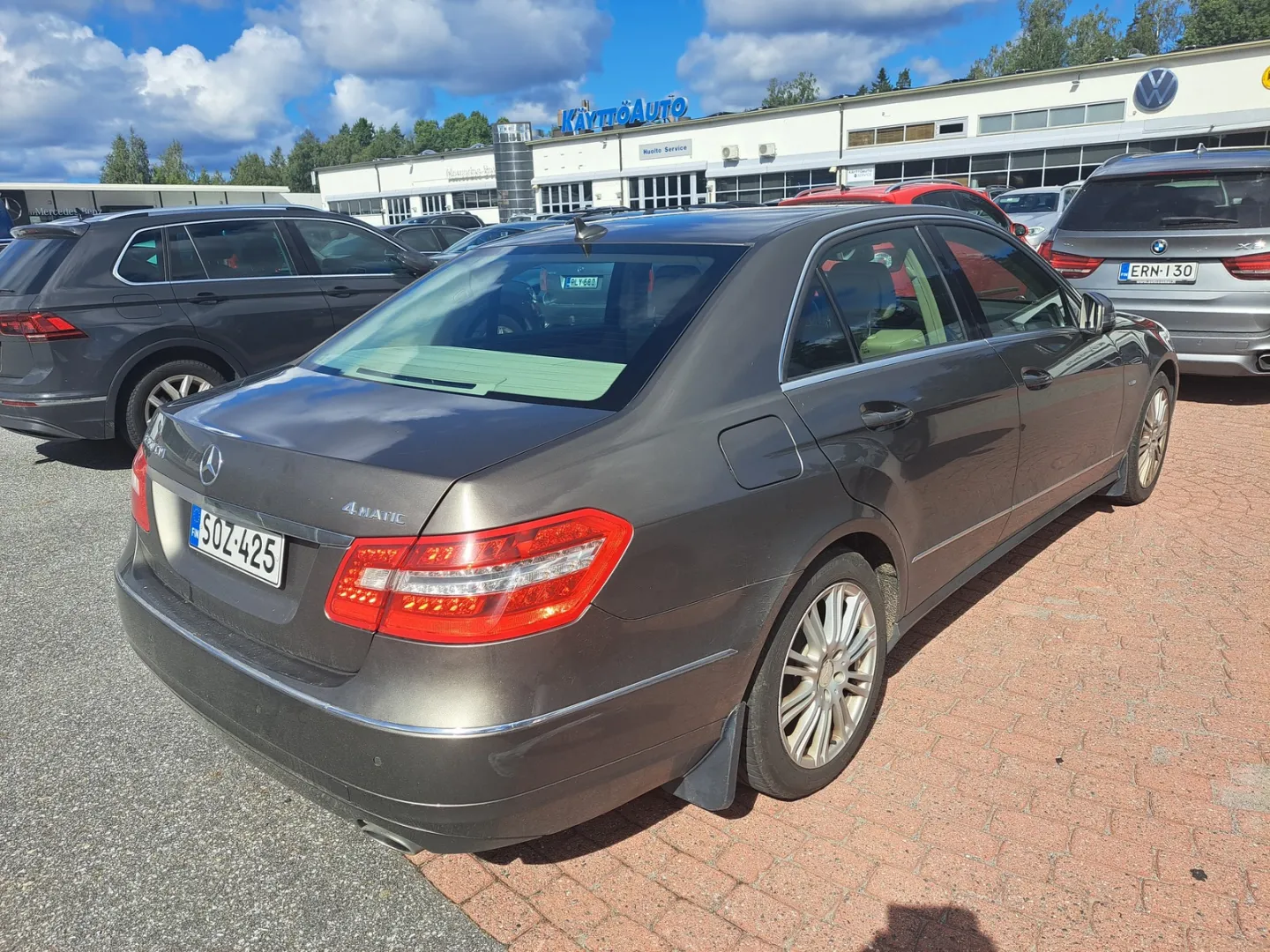 MERCEDES-BENZ E SOZ-425 carousel image