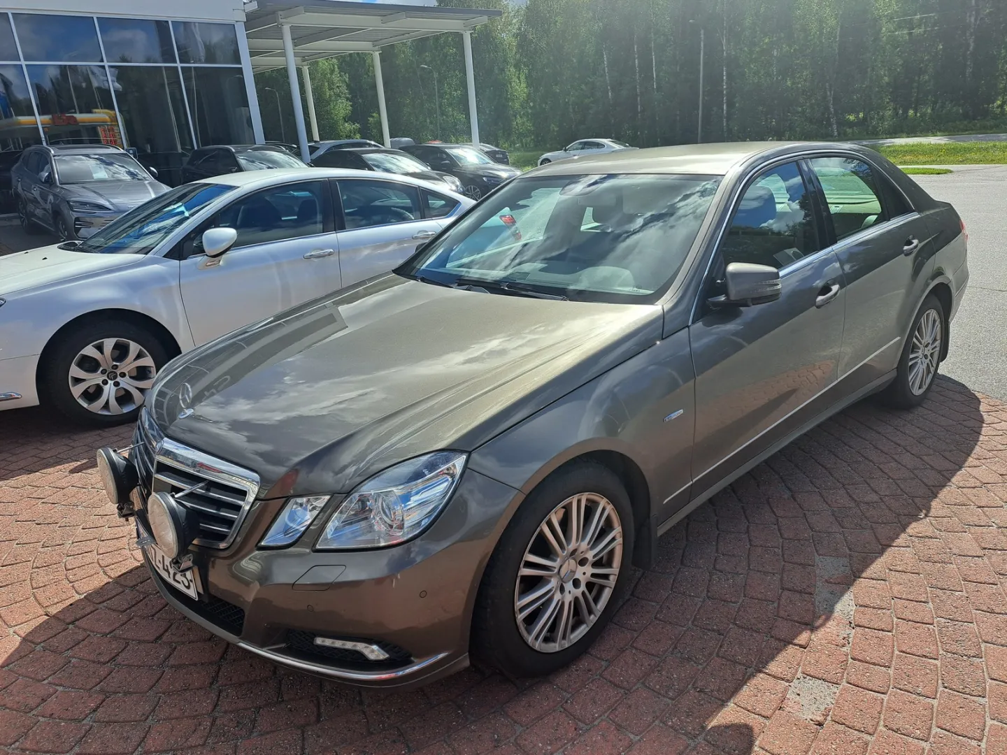 MERCEDES-BENZ E SOZ-425 carousel image