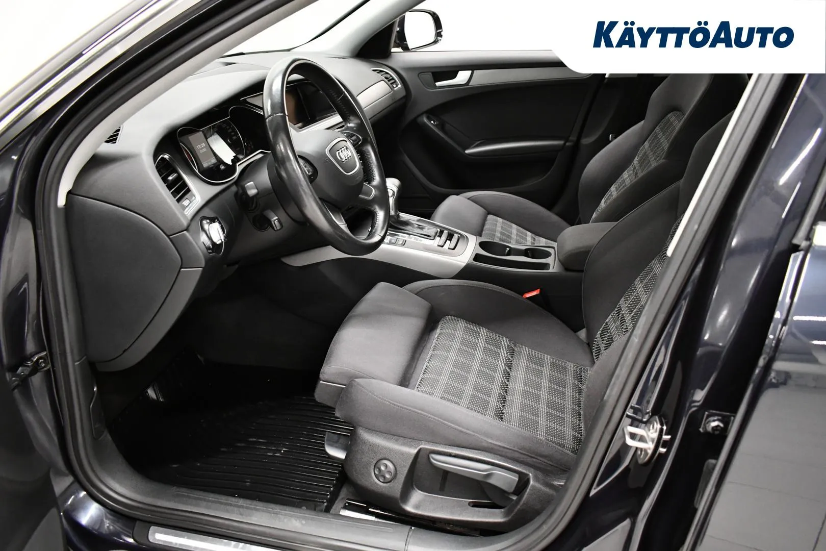 AUDI A4 FKZ-457 carousel image
