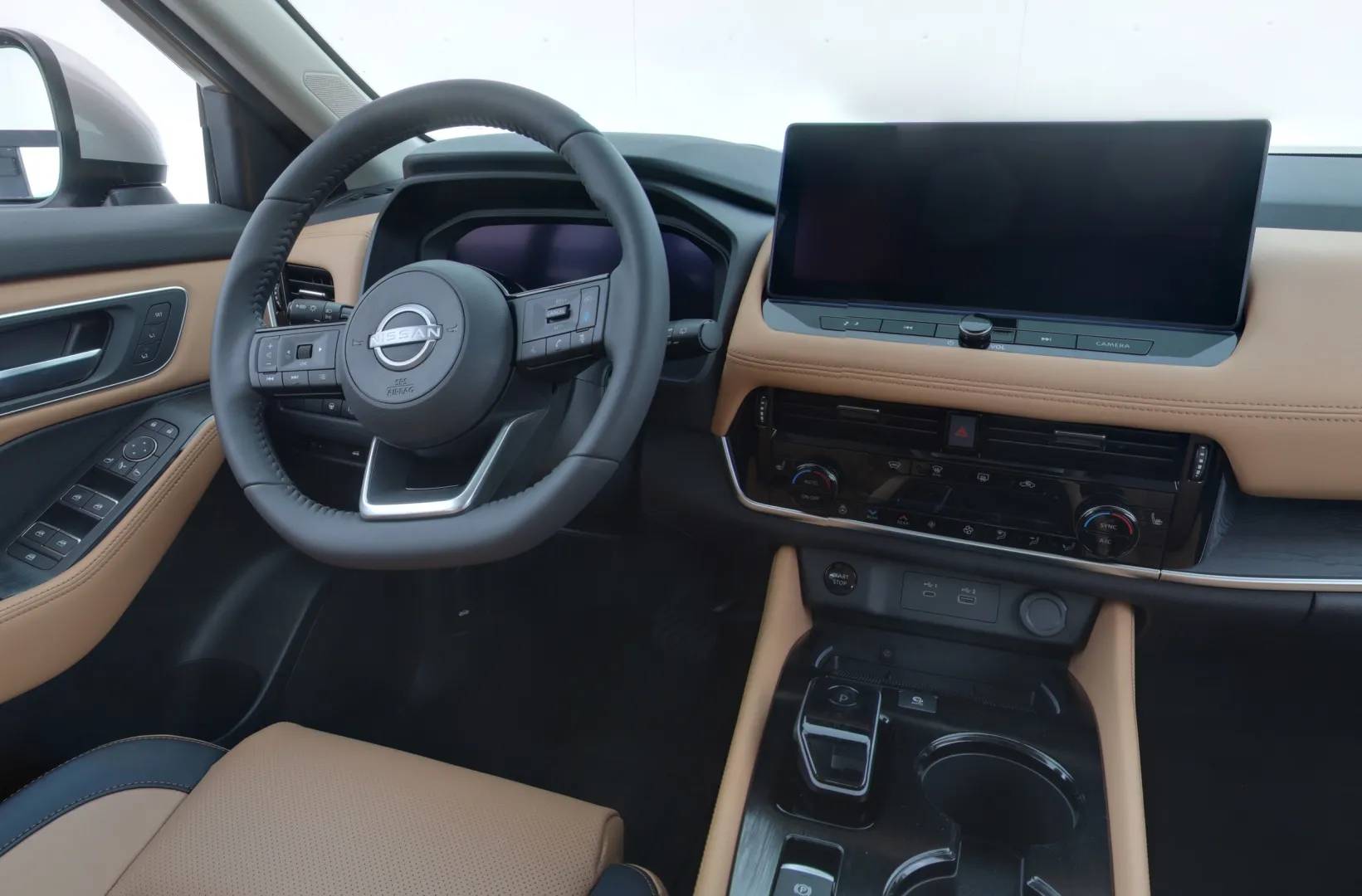 Nissan X-Trail XTJ-651 carousel image