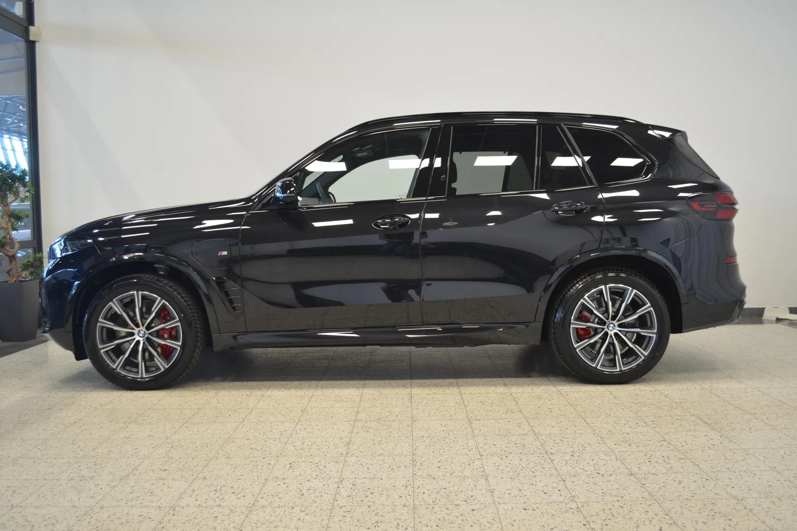 BMW X5 XUZ-771 carousel image