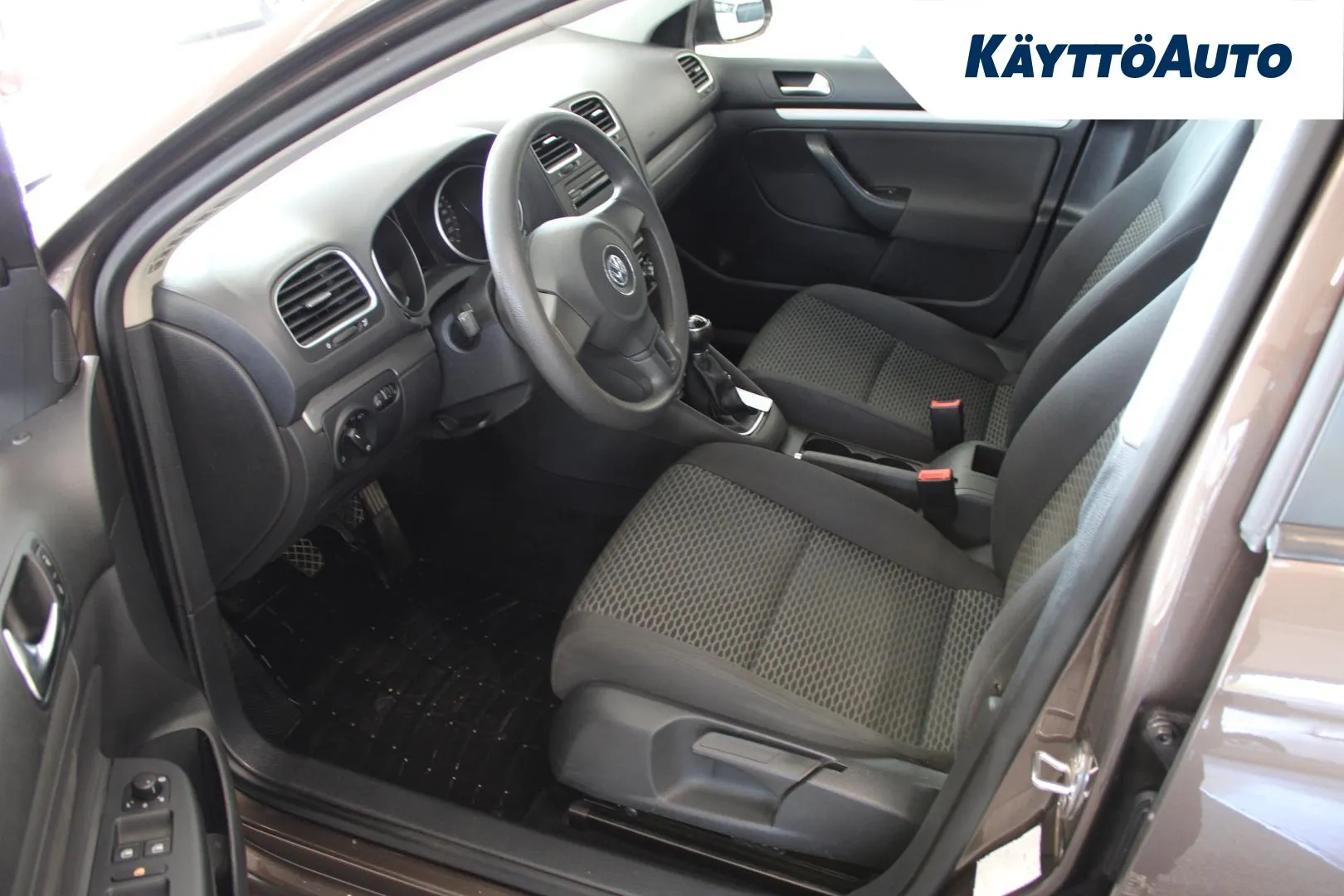 VOLKSWAGEN Golf YVT-269 carousel image