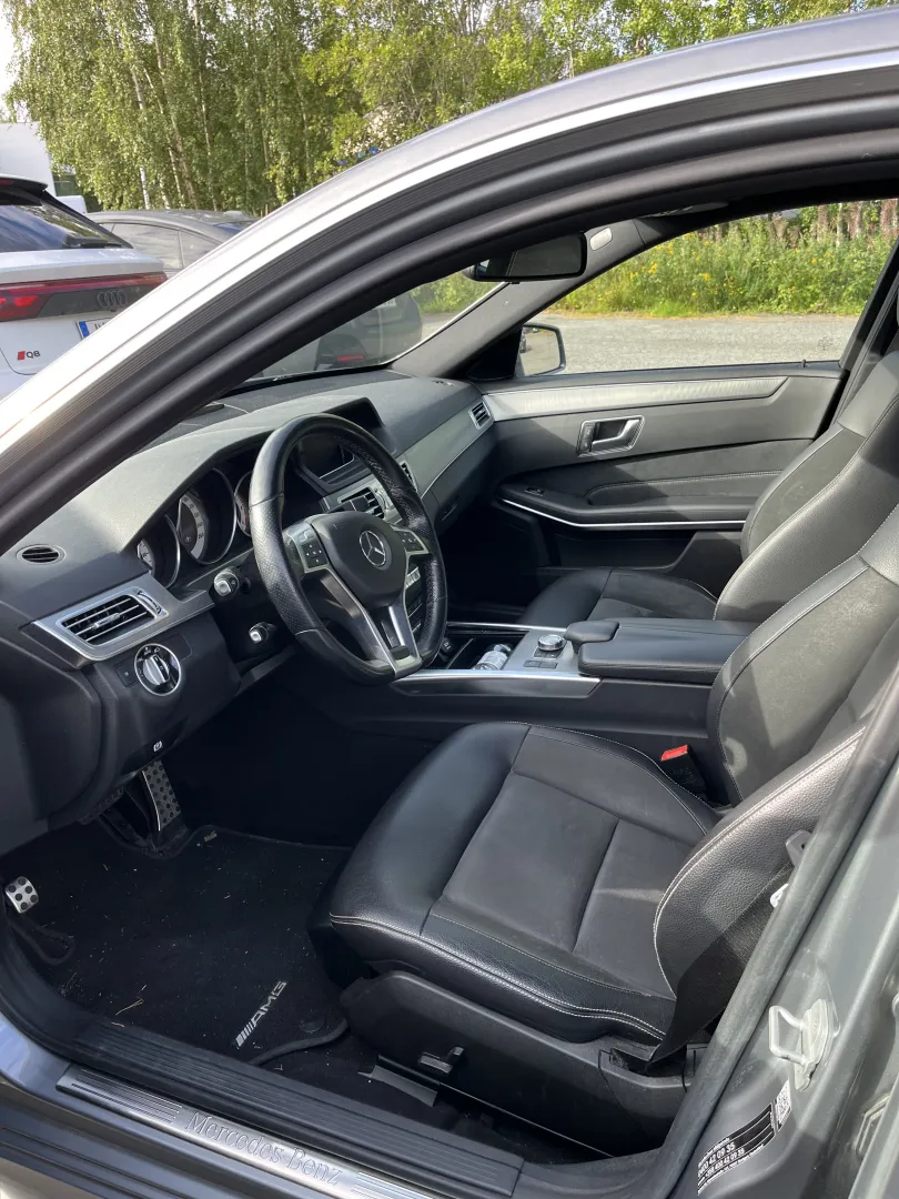 MERCEDES-BENZ E NJK-789 carousel image