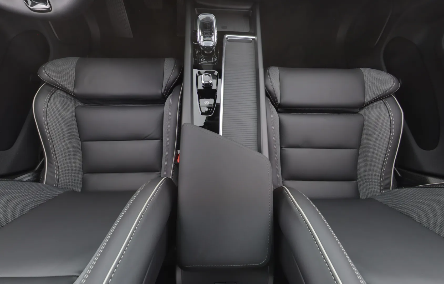 Volvo XC60 XTZ-767 carousel image