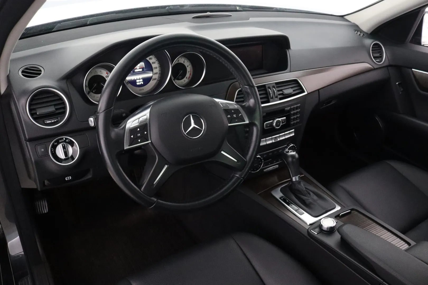 MERCEDES-BENZ C OTO-223 carousel image