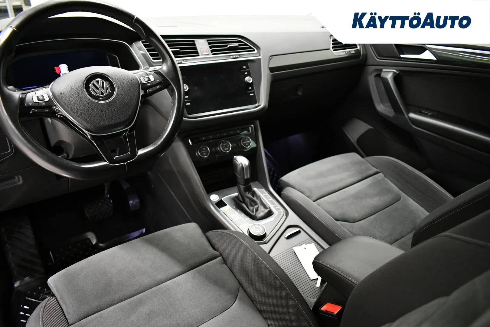 VOLKSWAGEN Tiguan JLN-315 carousel image