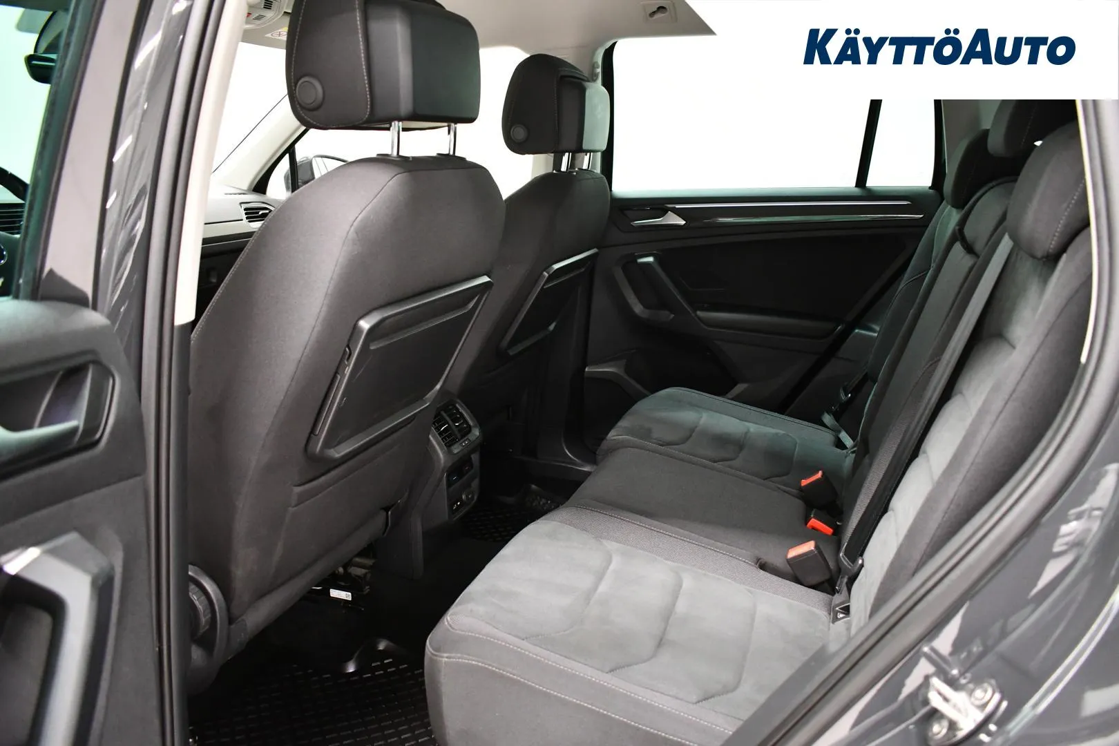 VOLKSWAGEN Tiguan JLN-315 carousel image