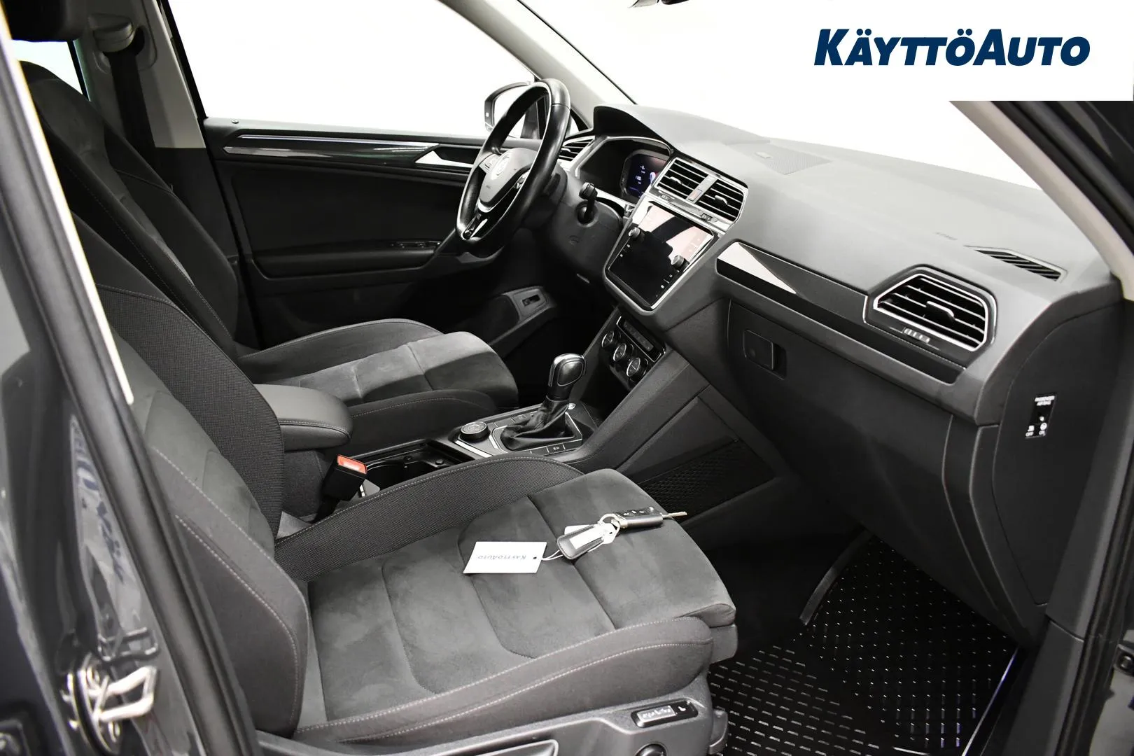 VOLKSWAGEN Tiguan JLN-315 carousel image